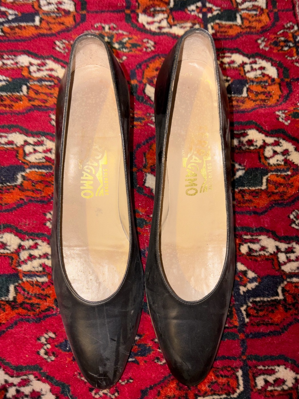 Salvatore Ferragamo Black Leather Round-Toe Ballet Flats